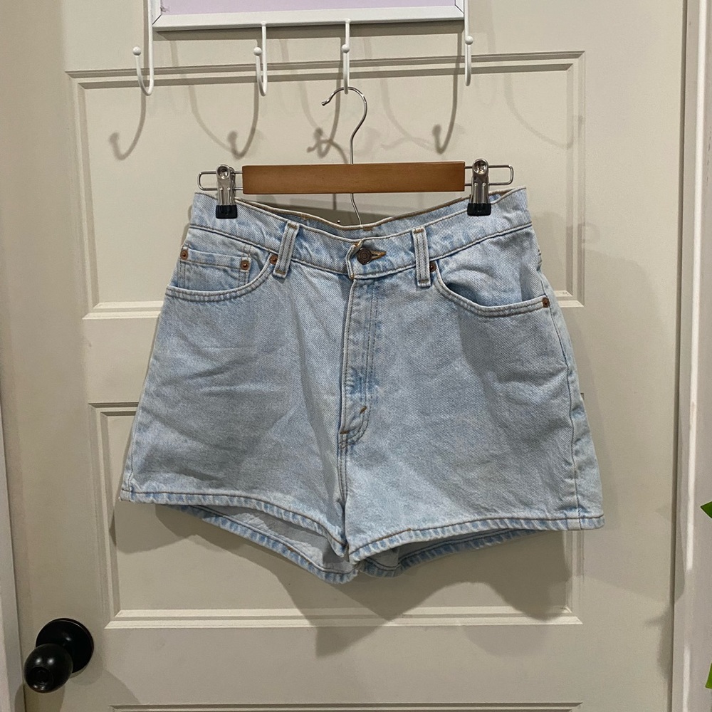 Vintage Highwaisted Levi Shorts